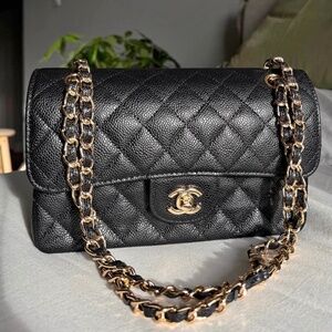 Chanel classic flap bag caviar medium